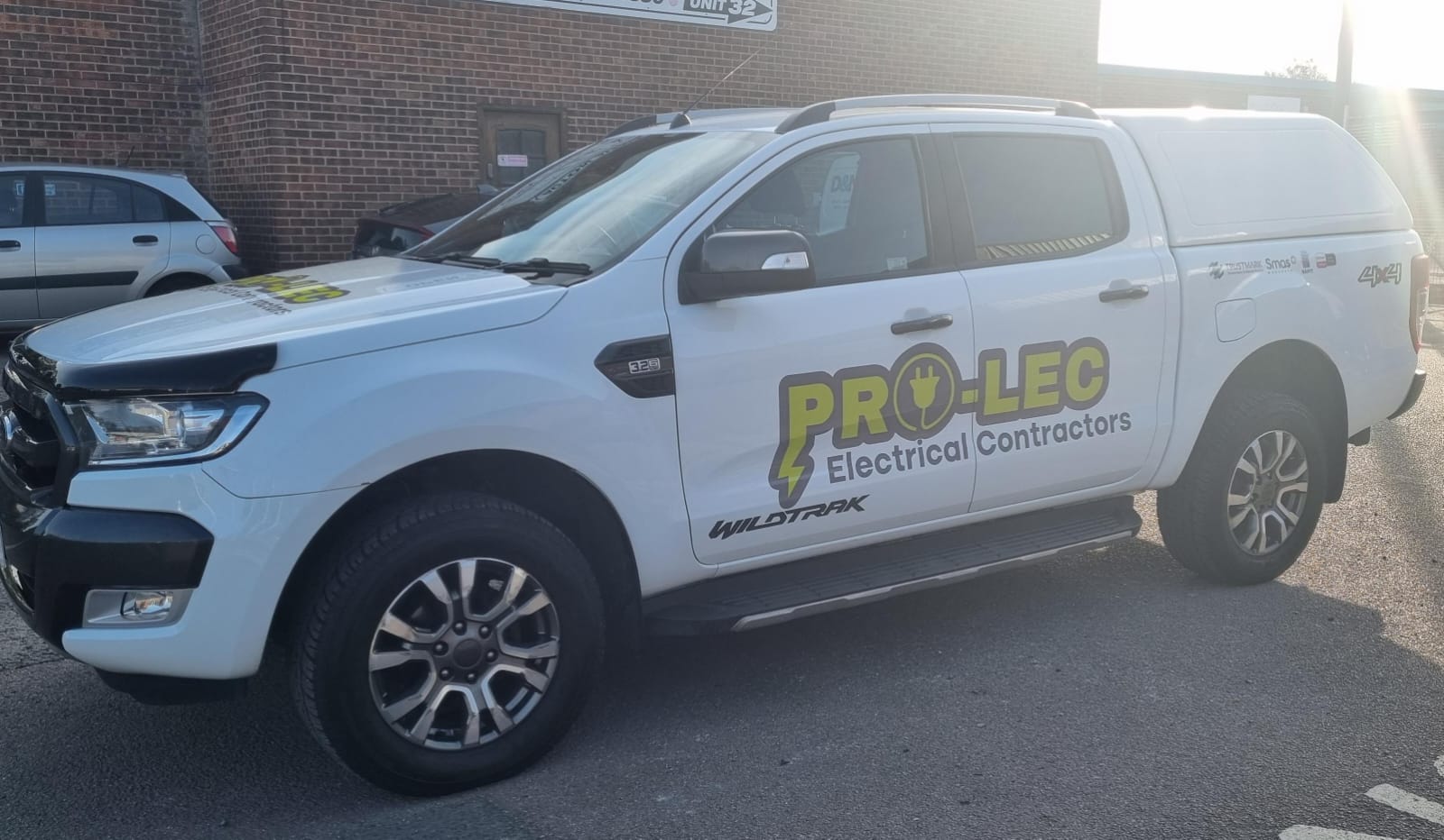 Local shop electrician companies